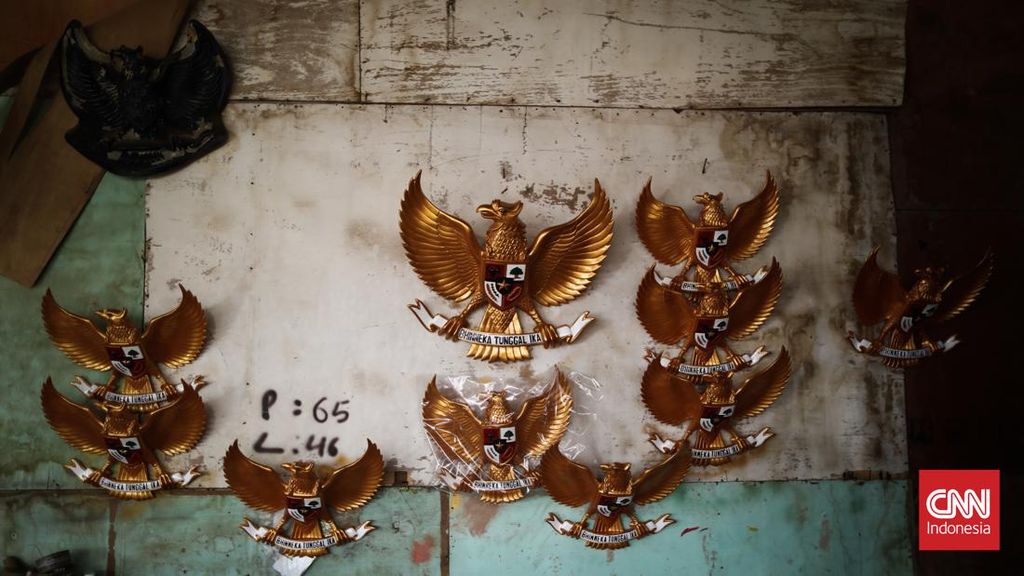 FOTO: Geliat Pembuatan Patung Garuda Jelang HUT Kemerdekaan RI